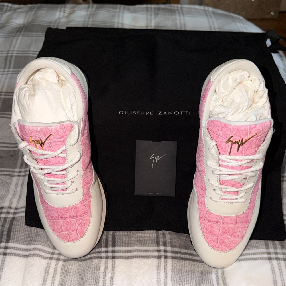 Brand New Giuseppe Zanotti Jimi running sneakers in pink with an embossed croc.